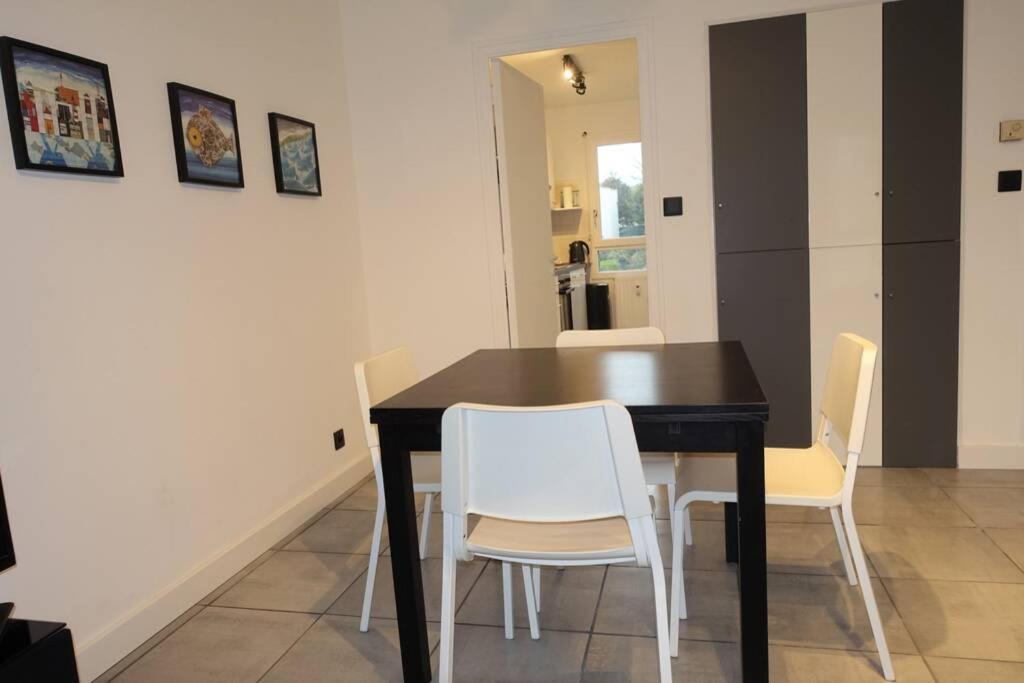 La Poterie - Appartement Avec Balcon Et Parking Prive Quimper Luaran gambar