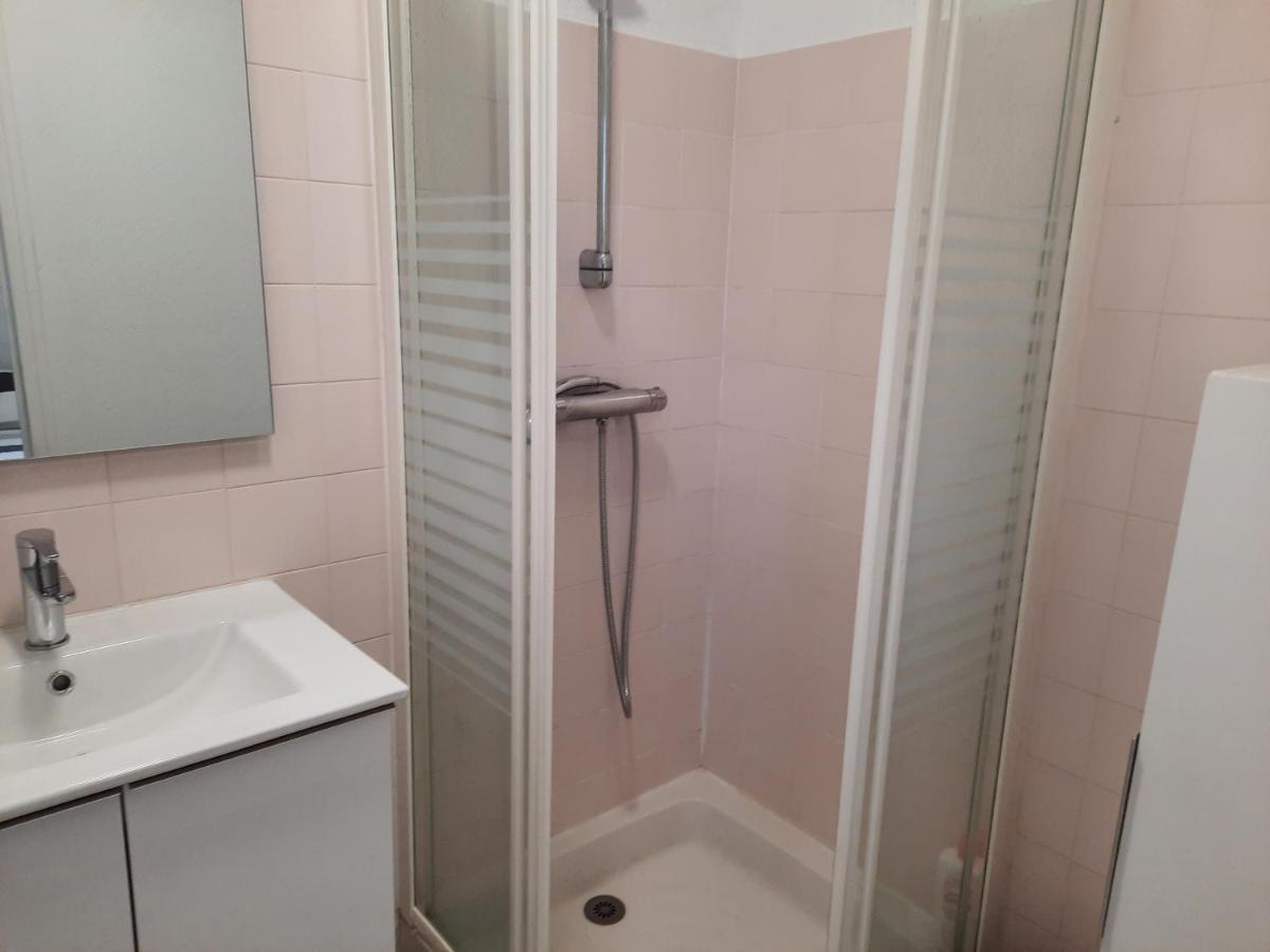 La Poterie - Appartement Avec Balcon Et Parking Prive Quimper Luaran gambar