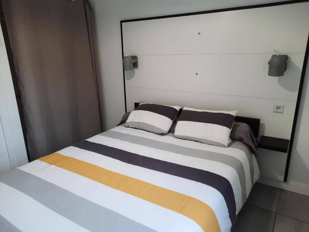 La Poterie - Appartement Avec Balcon Et Parking Prive Quimper Luaran gambar
