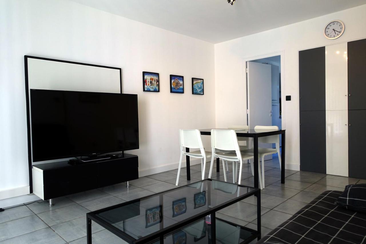 La Poterie - Appartement Avec Balcon Et Parking Prive Quimper Luaran gambar