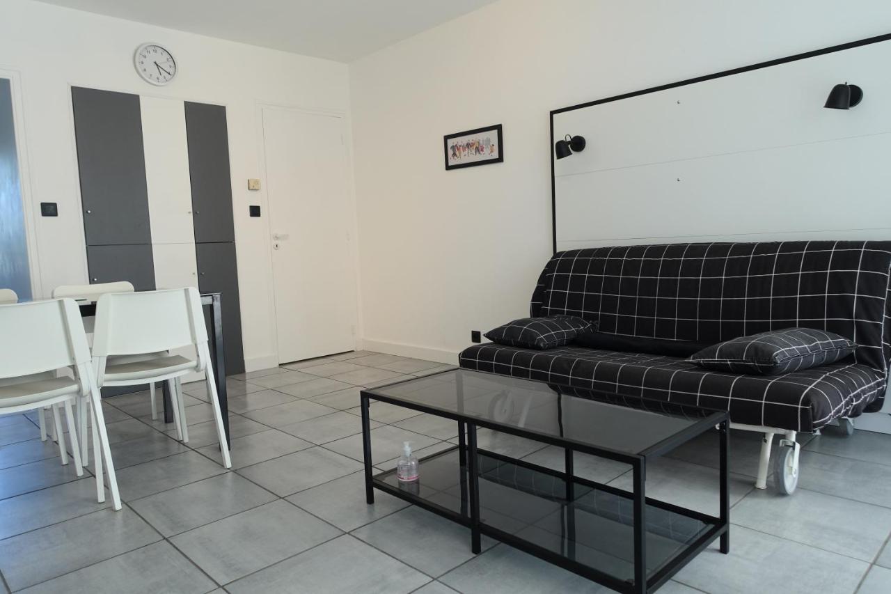 La Poterie - Appartement Avec Balcon Et Parking Prive Quimper Luaran gambar